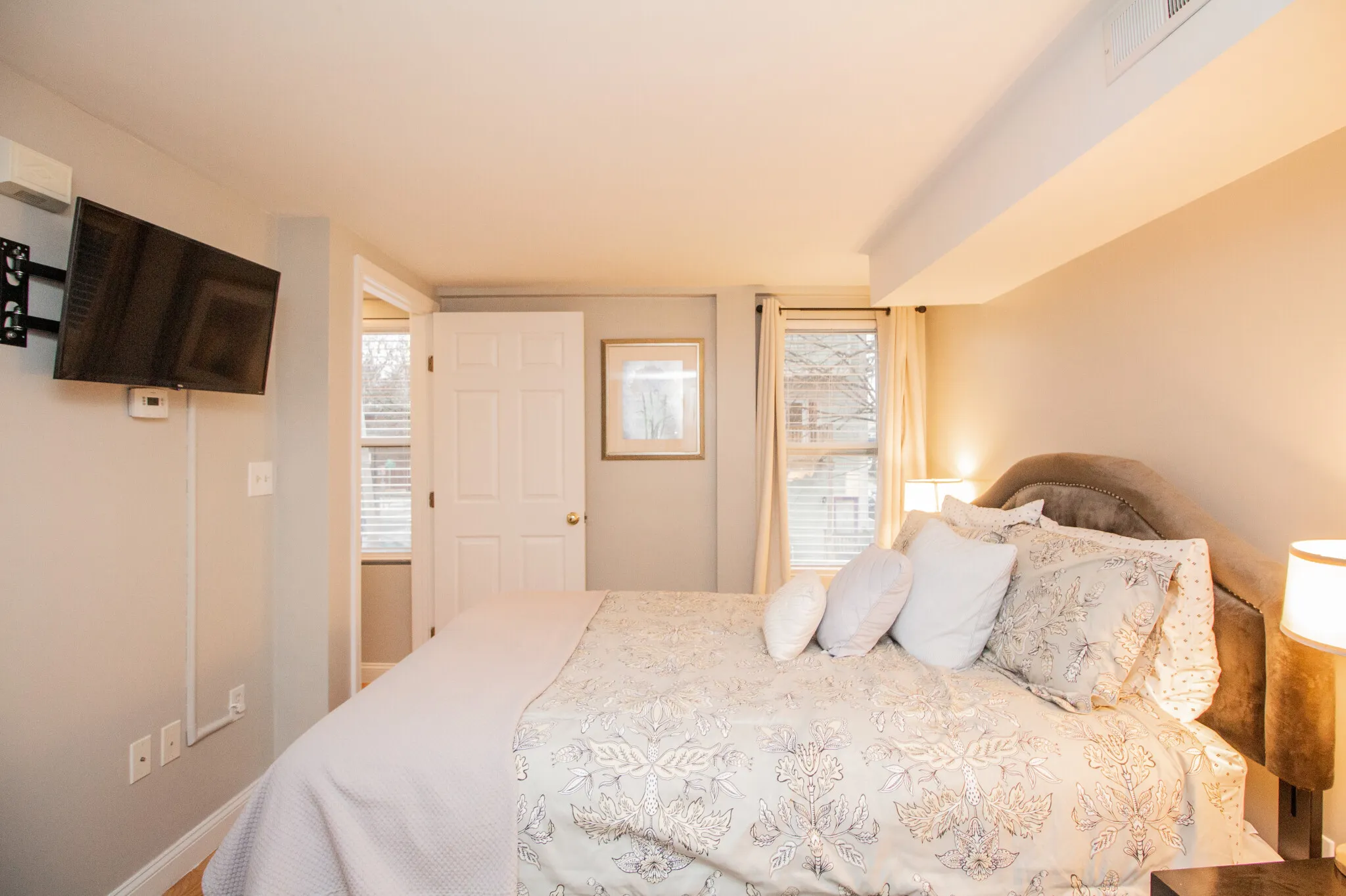 2 bed, 1.5 bath apartment for rent at 23 Jay St Unit B, Riverside — photo 22 of 37