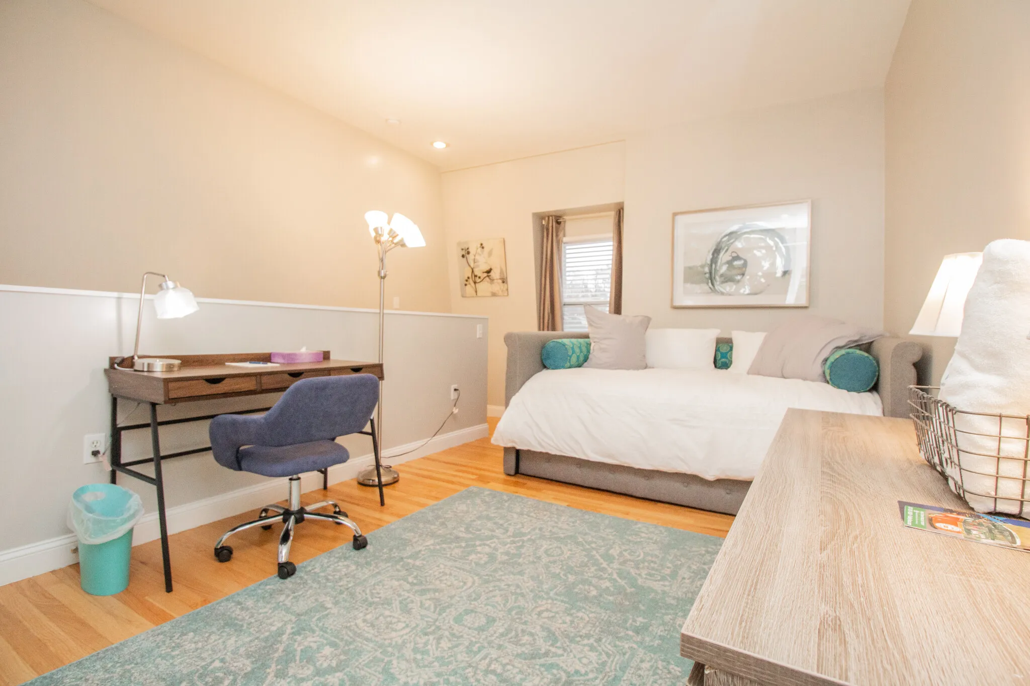 2 bed, 1.5 bath apartment for rent at 23 Jay St Unit B, Riverside — photo 28 of 37