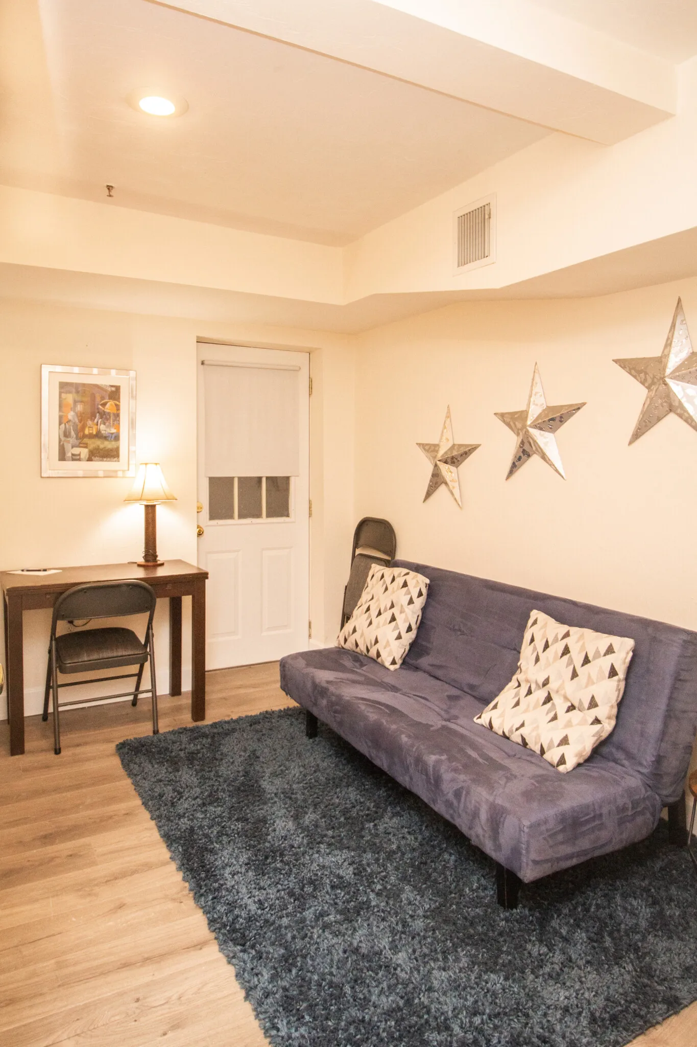 2 bed, 1.5 bath apartment for rent at 23 Jay St Unit B, Riverside — photo 14 of 37