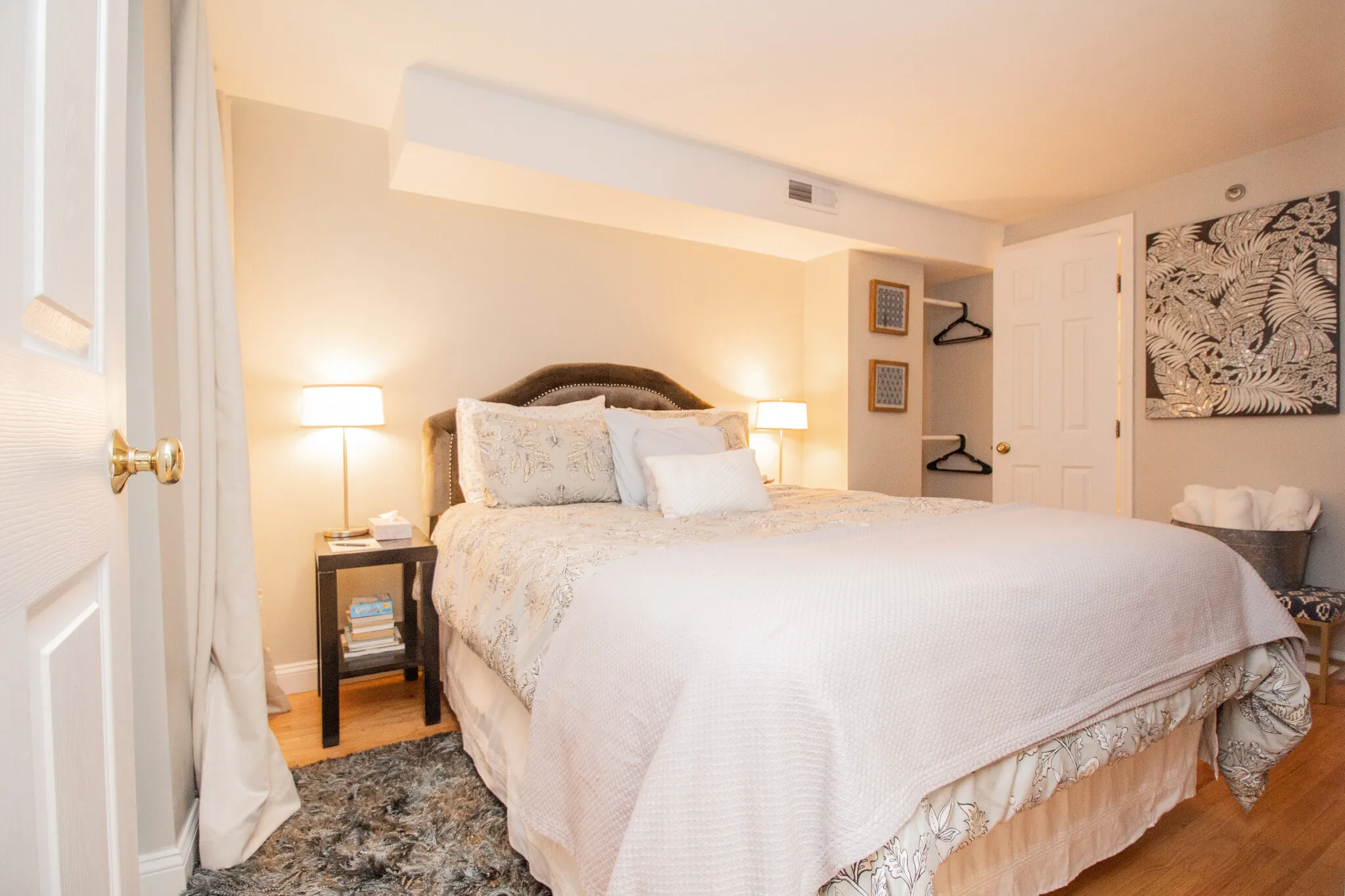 2 bed, 1.5 bath apartment for rent at 23 Jay St Unit B, Riverside — photo 3 of 37