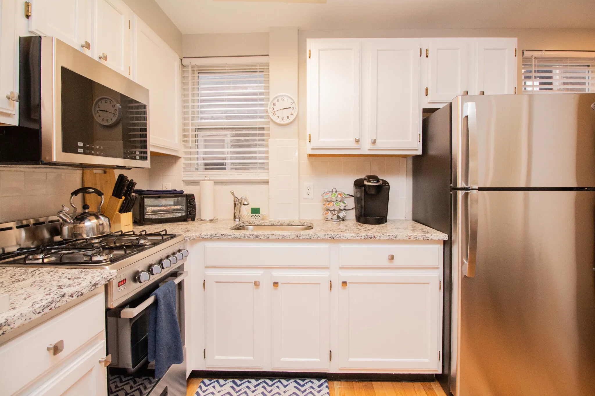 2 bed, 1.5 bath apartment for rent at 23 Jay St Unit B, Riverside — photo 19 of 37