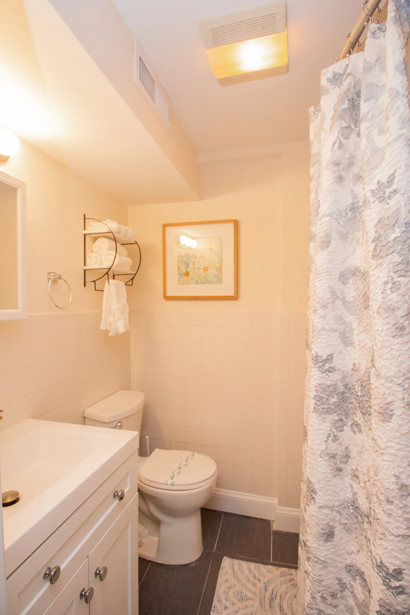 2 bed, 1.5 bath apartment for rent at 23 Jay St Unit B, Riverside — photo 34 of 37