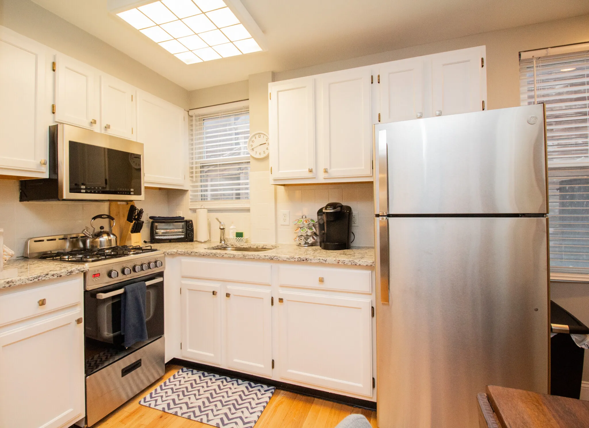 2 bed, 1.5 bath apartment for rent at 23 Jay St Unit B, Riverside — photo 5 of 37