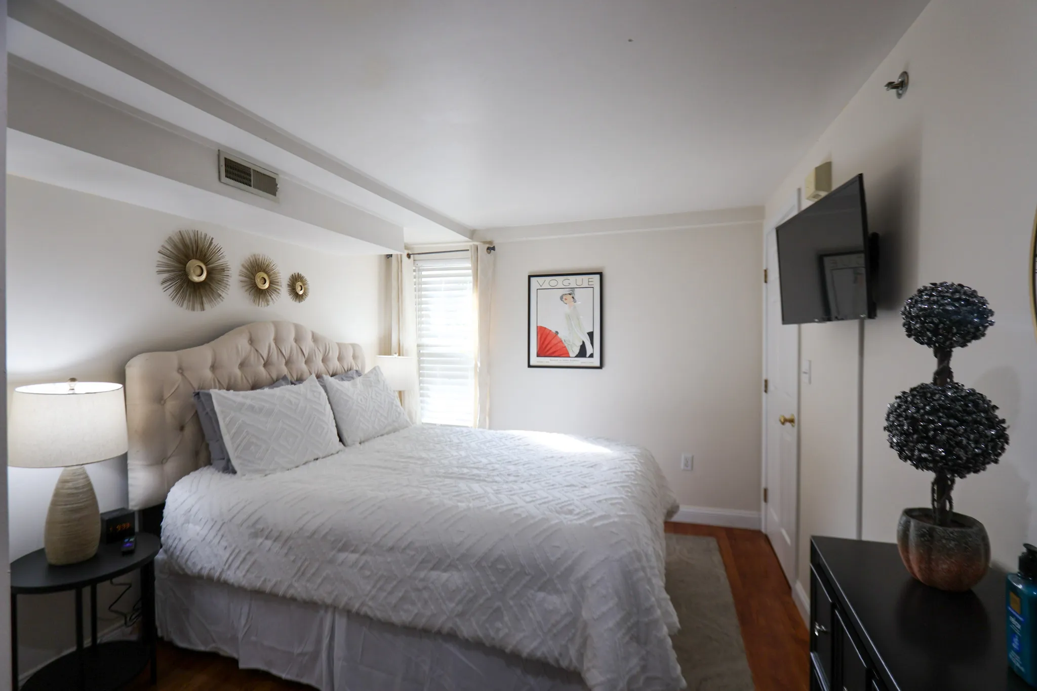 2 bed, 1.5 bath apartment for rent at 23 Jay St Unit C, Riverside — photo 12 of 17