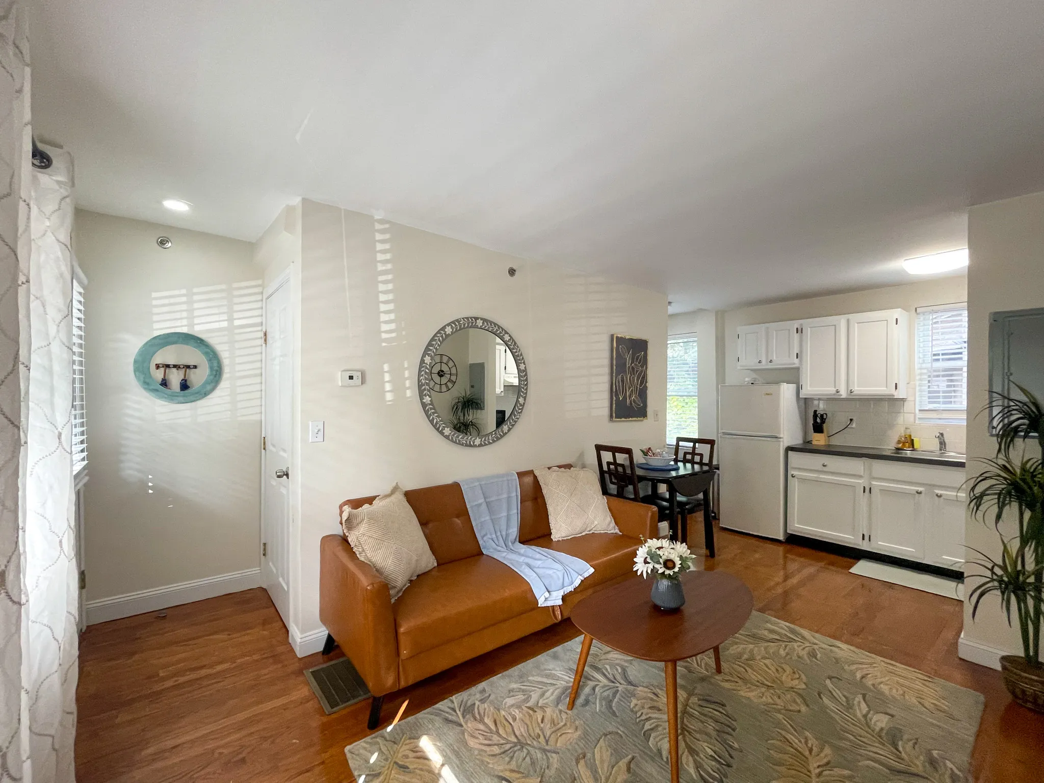 2 bed, 1.5 bath apartment for rent at 23 Jay St Unit C, Riverside — photo 3 of 17