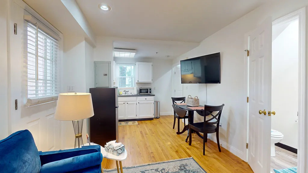 1 bed, 1.5 bath apartment for rent at 23 Jay St Unit D, Riverside — photo 4 of 20
