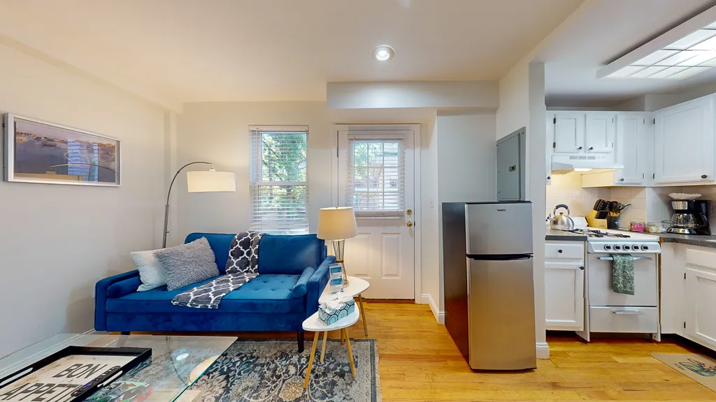 1 bed, 1.5 bath apartment for rent at 23 Jay St Unit D, Riverside — photo 2 of 20