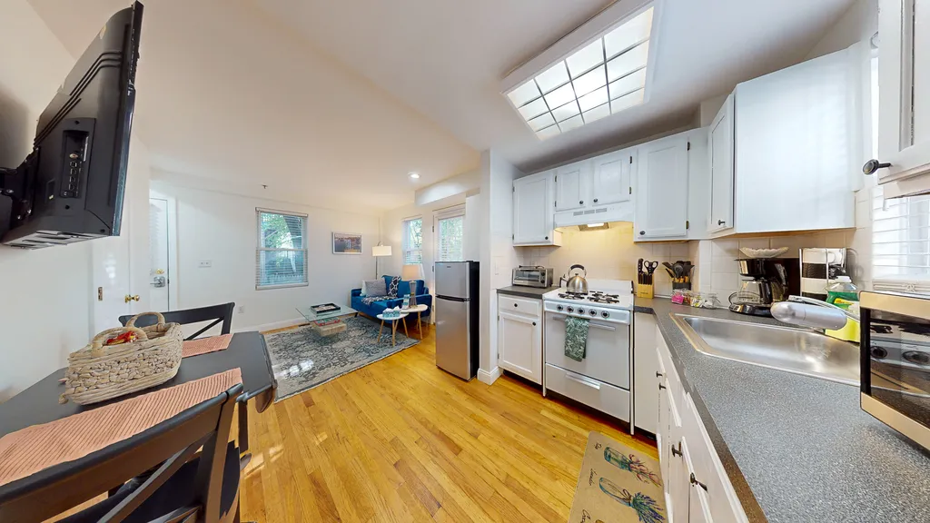 1 bed, 1.5 bath apartment for rent at 23 Jay St Unit D, Riverside — photo 9 of 20