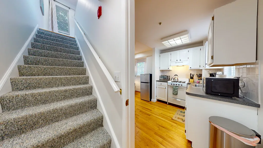 1 bed, 1.5 bath apartment for rent at 23 Jay St Unit D, Riverside — photo 11 of 20