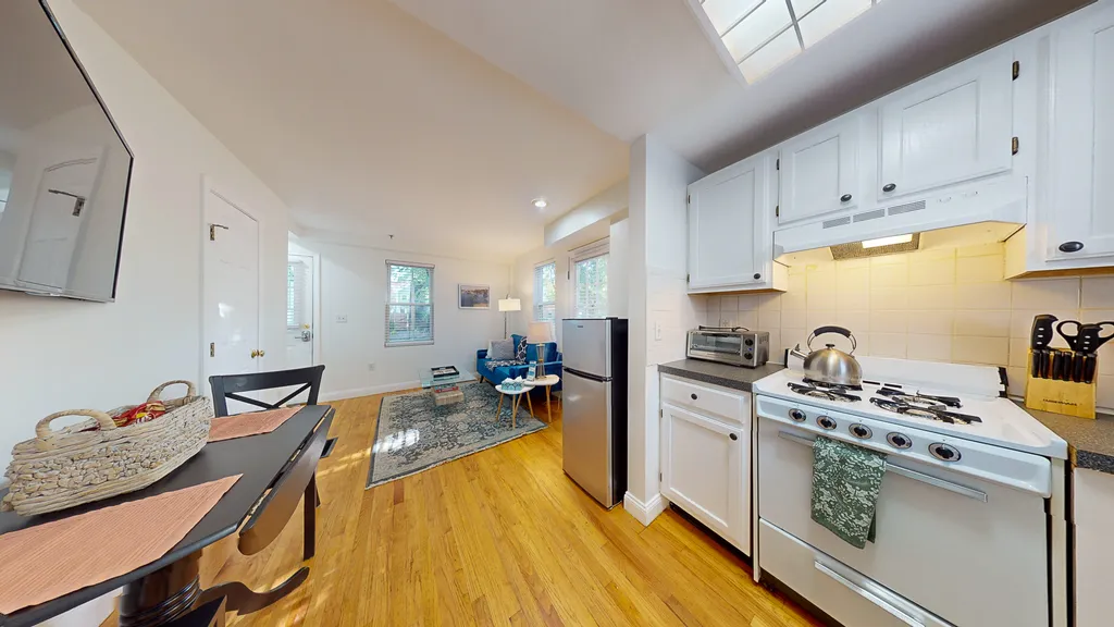 1 bed, 1.5 bath apartment for rent at 23 Jay St Unit D, Riverside — photo 8 of 20