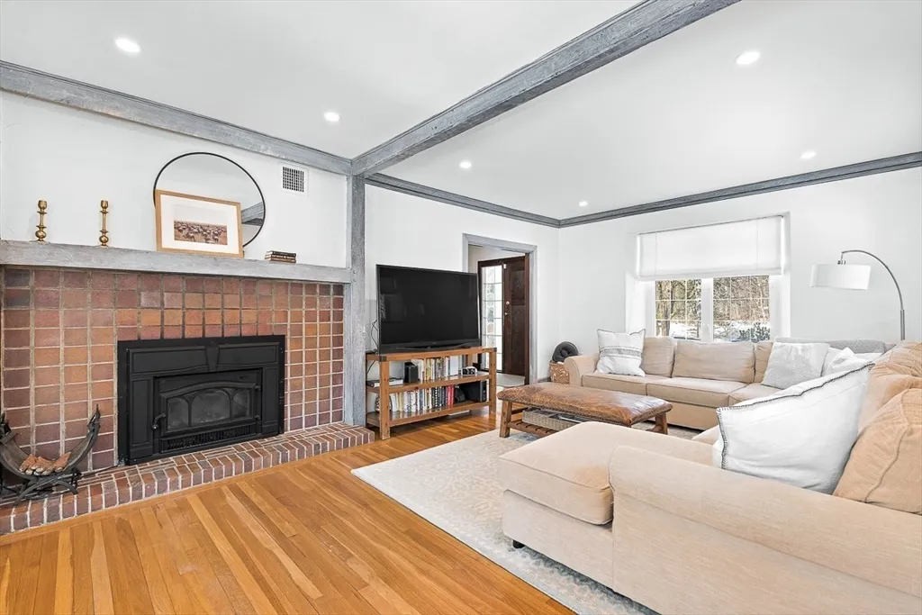 6 bed, 4+ bath apartment for rent at 23 Jefferson, Winchester Highlands — photo 5 of 41