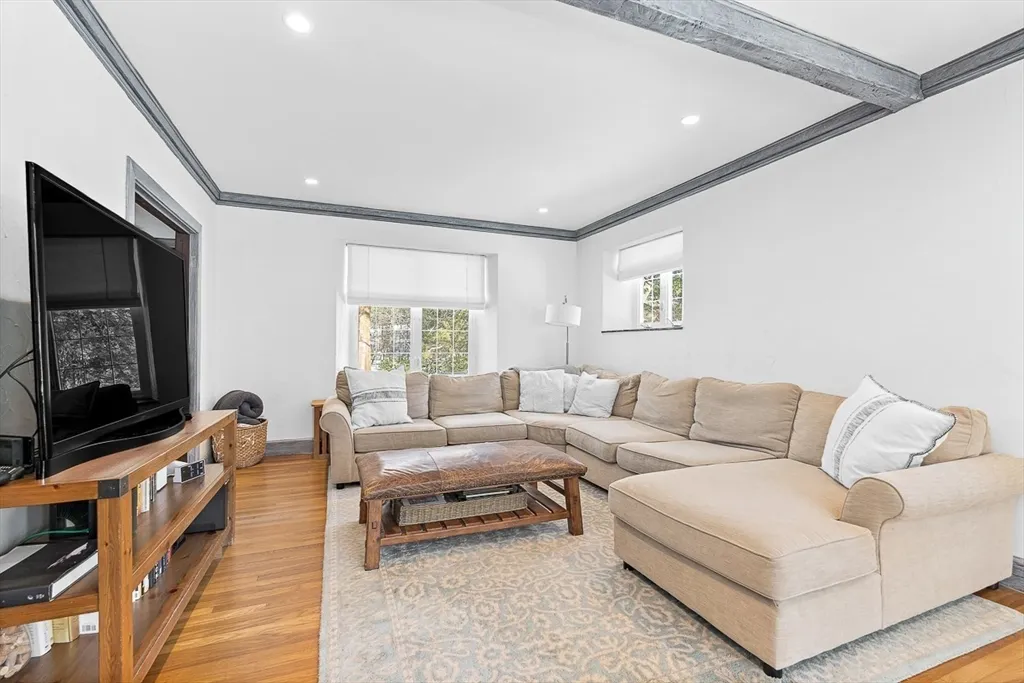 6 bed, 4+ bath apartment for rent at 23 Jefferson, Winchester Highlands — photo 4 of 41