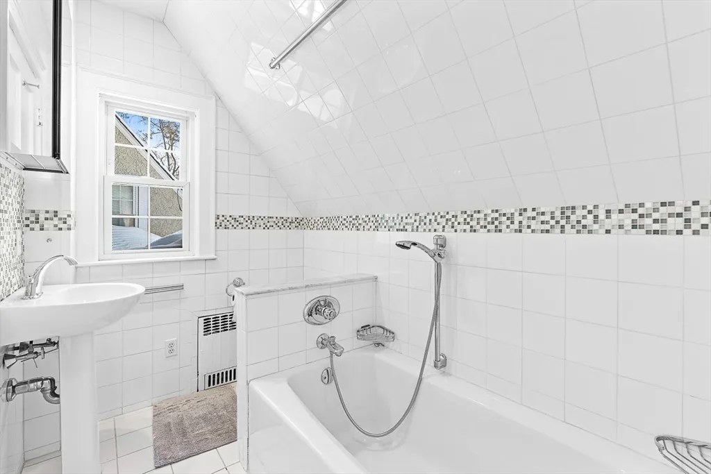 6 bed, 4+ bath apartment for rent at 23 Jefferson, Winchester Highlands — photo 38 of 41