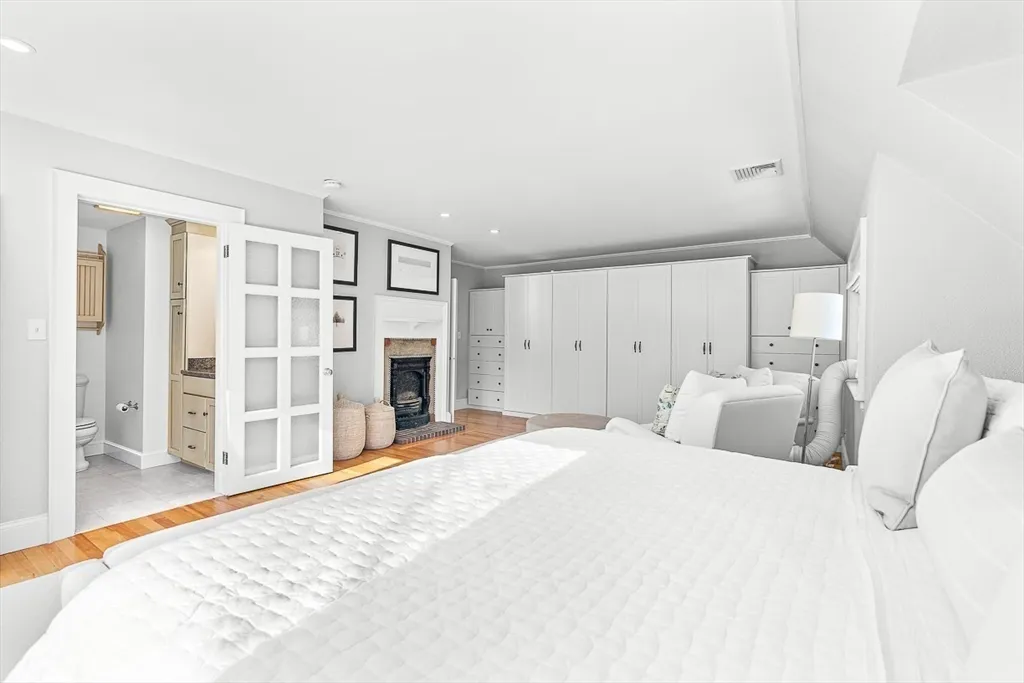 6 bed, 4+ bath apartment for rent at 23 Jefferson, Winchester Highlands — photo 23 of 41