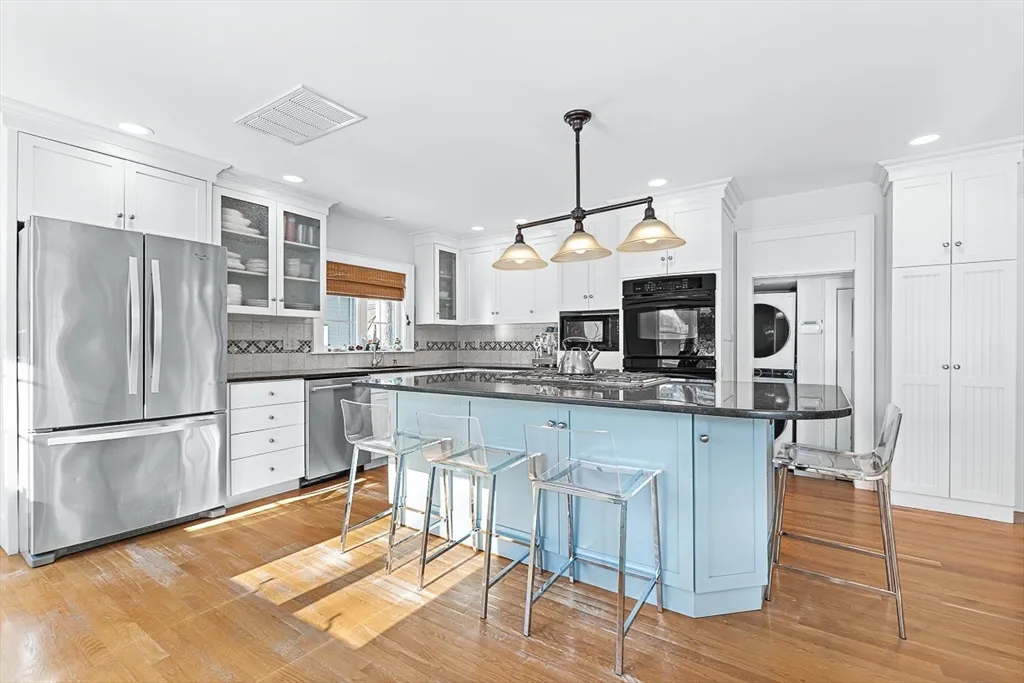 6 bed, 4+ bath apartment for rent at 23 Jefferson, Winchester Highlands — photo 9 of 41