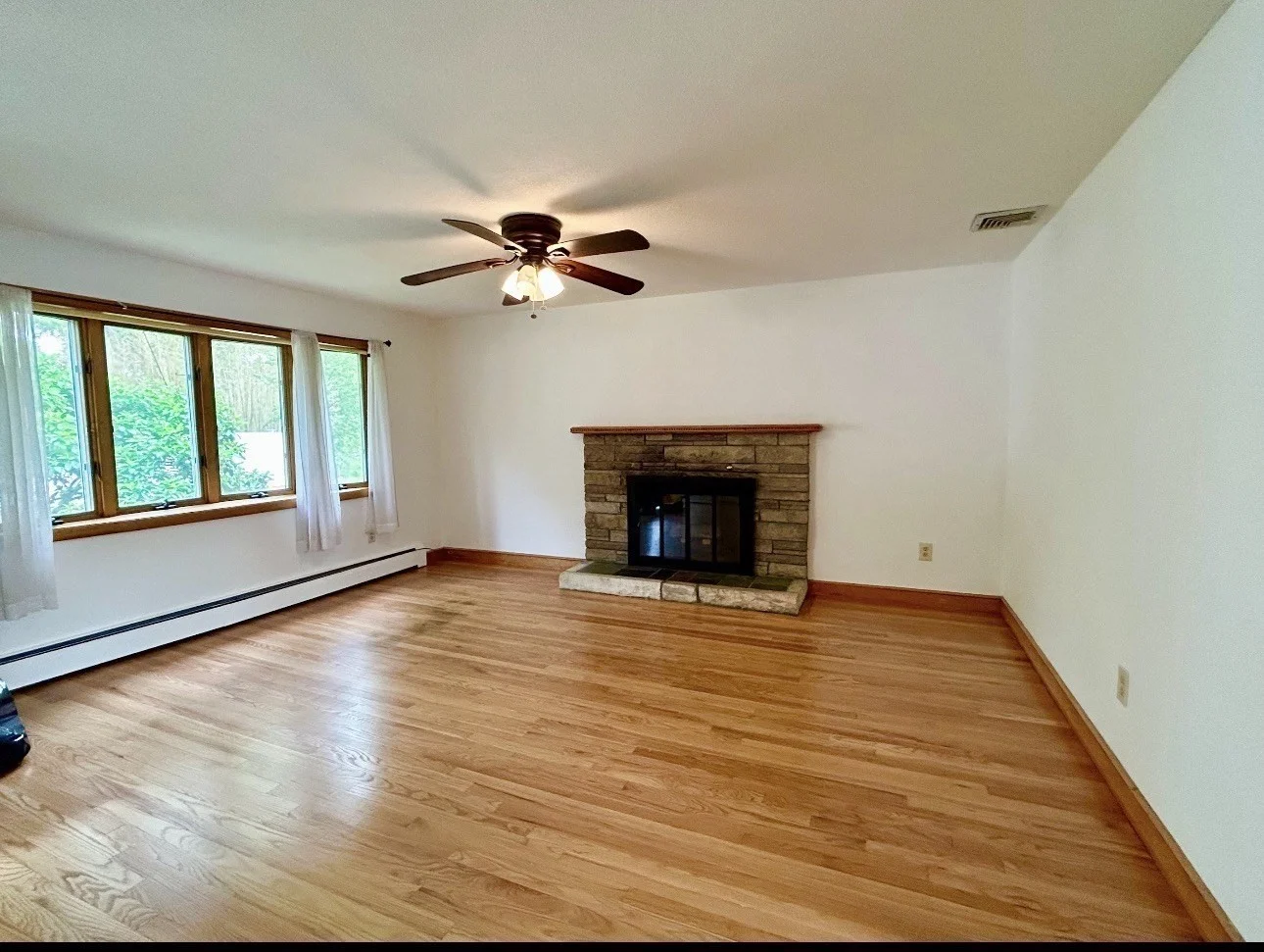 4 bed, 2 bath apartment for rent at 23 Jeffrey Rd, Turkey Hill — photo 2 of 19