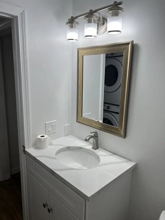3 bed, 1 bath apartment for rent at 23 Kanawha Ave Unit 23, Agawam — photo 5 of 6