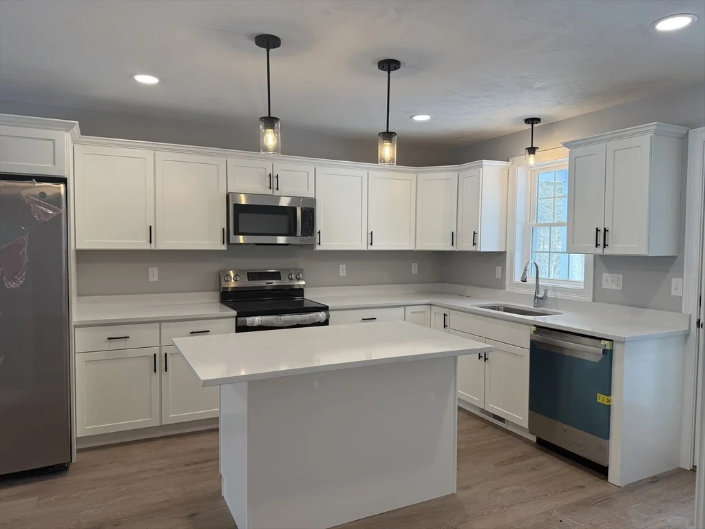 4 bed, 2 bath apartment for rent at 23 Kashmir's Way Unit 23, Middleboro — photo 10 of 32