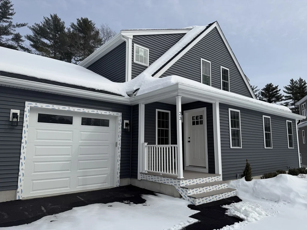 4 bed, 2 bath apartment for rent at 23 Kashmir's Way Unit 23, Middleboro — photo 1 of 32