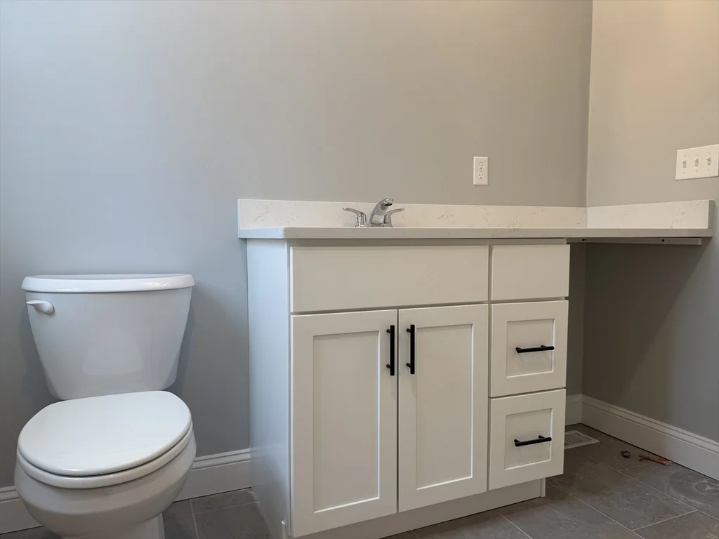 4 bed, 2 bath apartment for rent at 23 Kashmir's Way Unit 23, Middleboro — photo 23 of 32