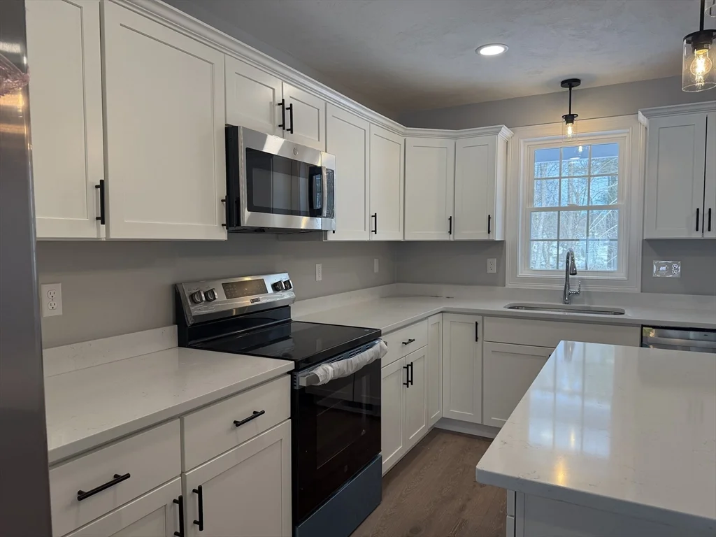 4 bed, 2 bath apartment for rent at 23 Kashmir's Way Unit 23, Middleboro — photo 8 of 32