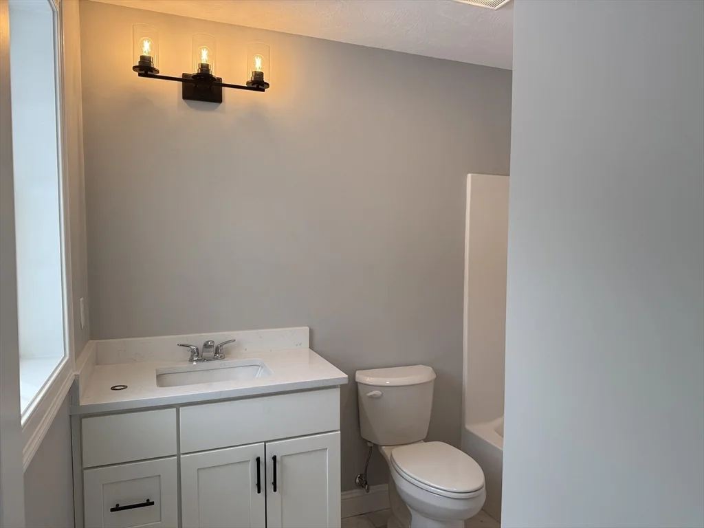 4 bed, 2 bath apartment for rent at 23 Kashmir's Way Unit 23, Middleboro — photo 15 of 32
