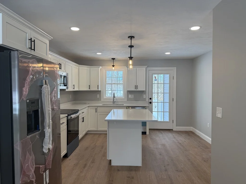 4 bed, 2 bath apartment for rent at 23 Kashmir's Way Unit 23, Middleboro — photo 9 of 32