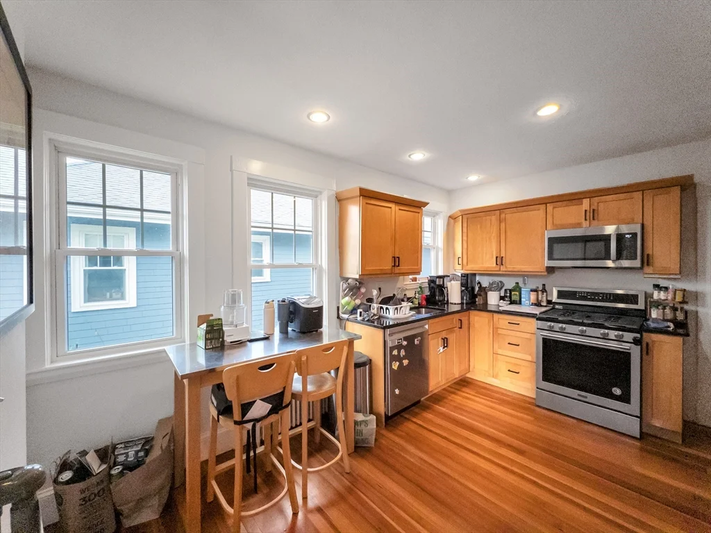 3 bed, 2 bath apartment for rent at 23 Kingsboro Park Unit 2, Jamaica Plain — photo 3 of 21