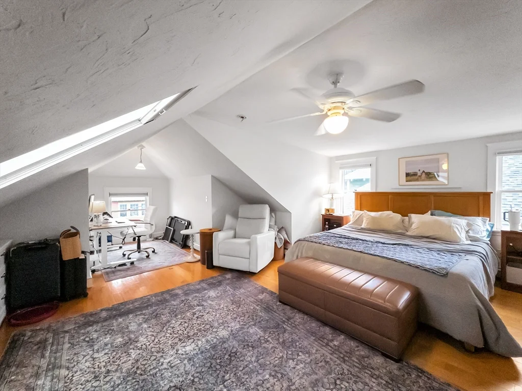 3 bed, 2 bath apartment for rent at 23 Kingsboro Park Unit 2, Jamaica Plain — photo 10 of 21