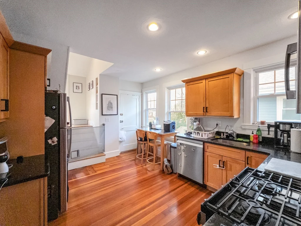 3 bed, 2 bath apartment for rent at 23 Kingsboro Park Unit 2, Jamaica Plain — photo 2 of 21