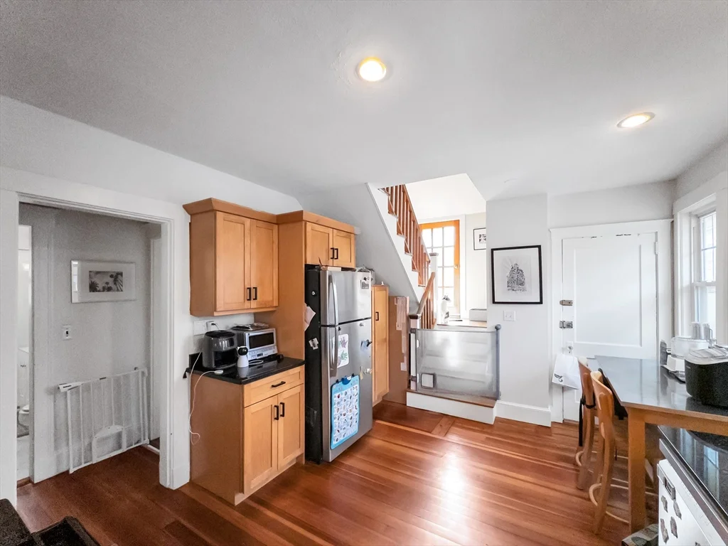 3 bed, 2 bath apartment for rent at 23 Kingsboro Park Unit 2, Jamaica Plain — photo 4 of 21