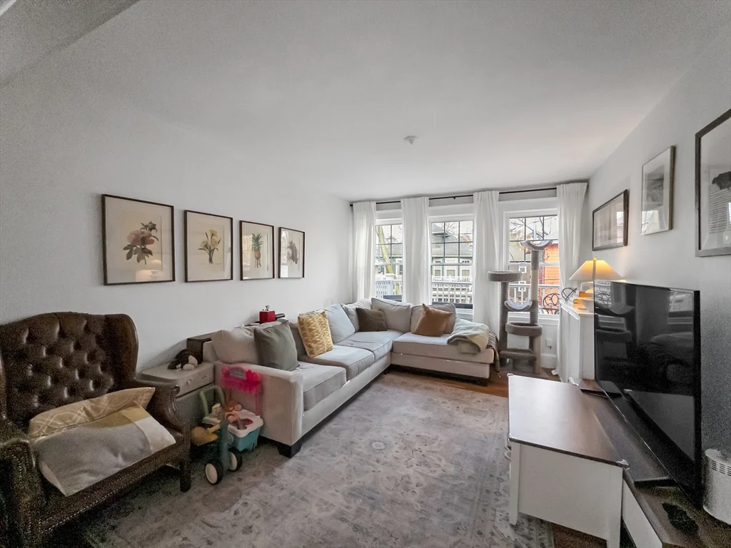 3 bed, 2 bath apartment for rent at 23 Kingsboro Park Unit 2, Jamaica Plain — photo 6 of 21