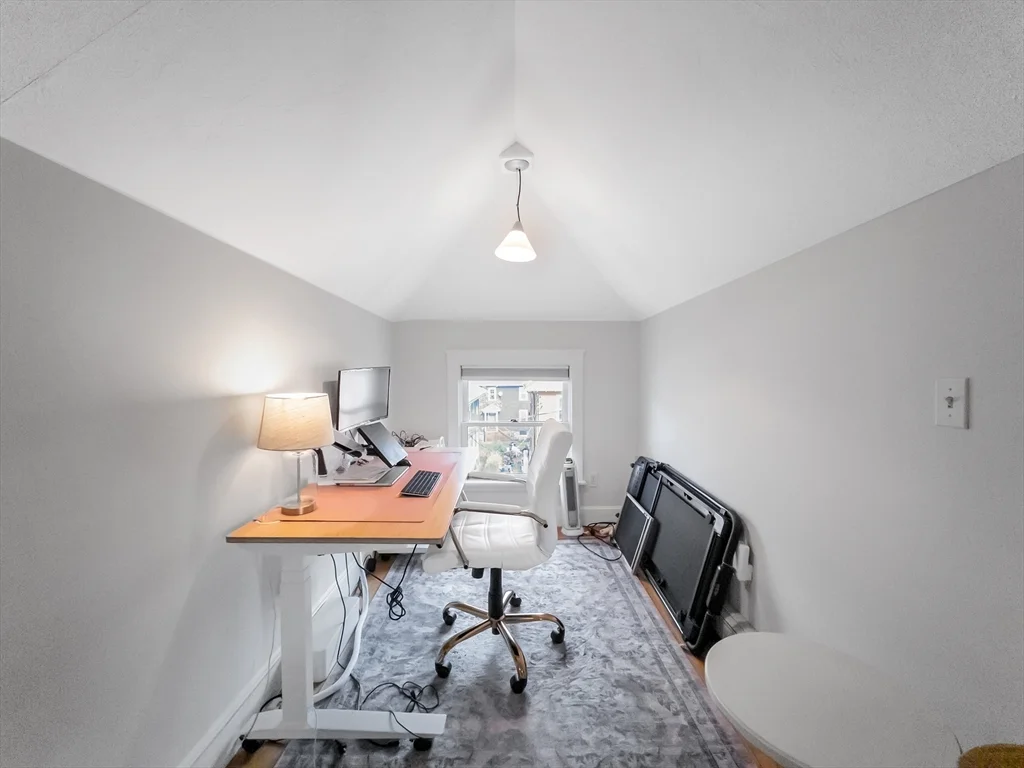3 bed, 2 bath apartment for rent at 23 Kingsboro Park Unit 2, Jamaica Plain — photo 12 of 21