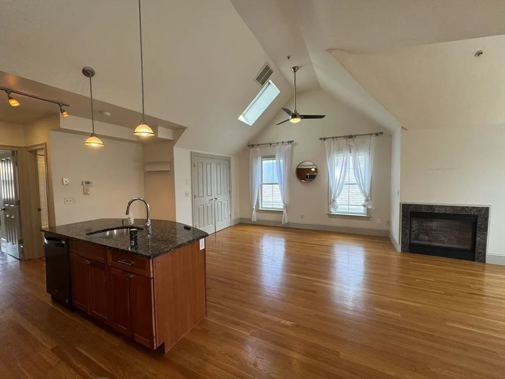 1 bed, 1 bath apartment for rent at 23 Lake St Unit 3, Union Square — photo 1 of 14