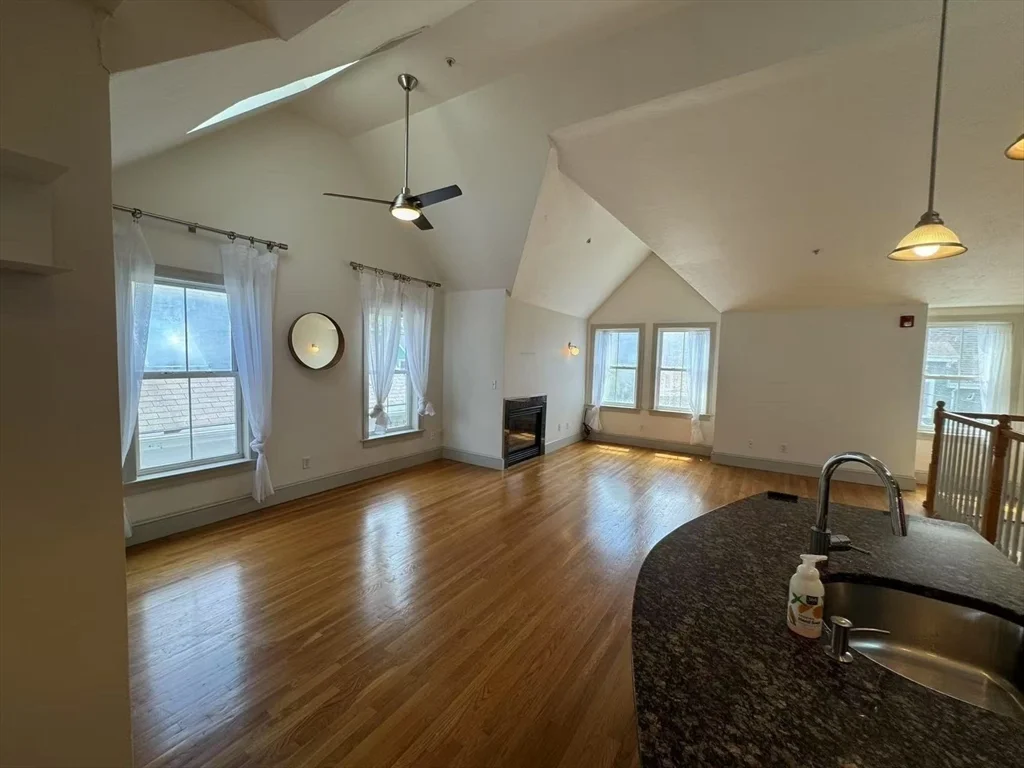1 bed, 1 bath apartment for rent at 23 Lake St Unit 3, Union Square — photo 4 of 14