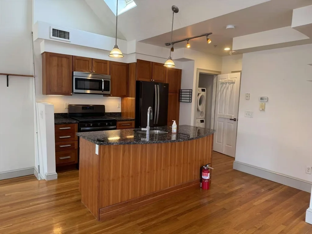 1 bed, 1 bath apartment for rent at 23 Lake St Unit 3, Union Square — photo 7 of 14
