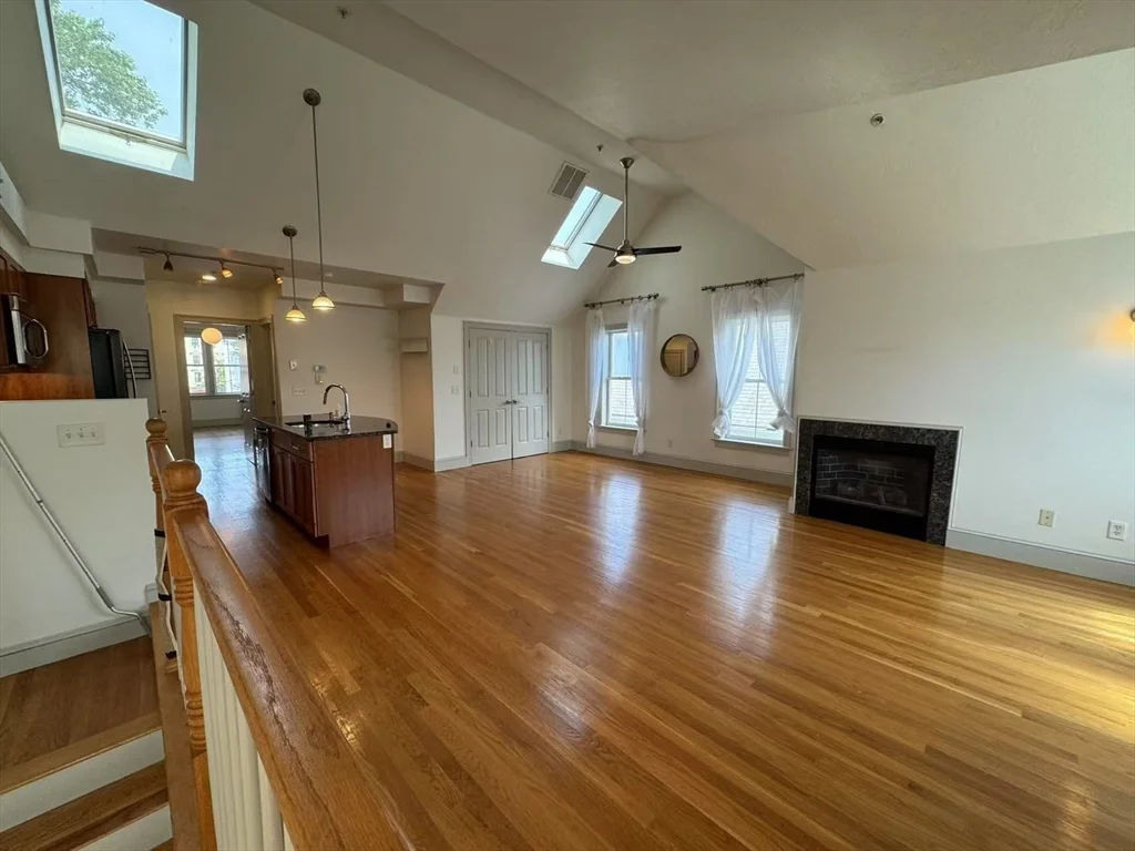 1 bed, 1 bath apartment for rent at 23 Lake St Unit 3, Union Square — photo 3 of 14