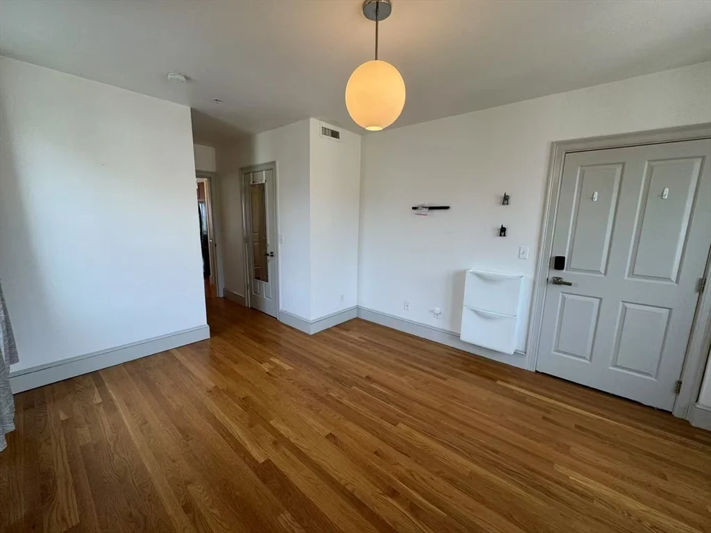 1 bed, 1 bath apartment for rent at 23 Lake St Unit 3, Union Square — photo 13 of 14