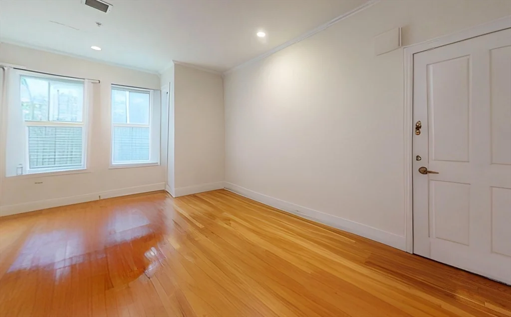 2 bed, 1 bath apartment for rent at 23 Lake Unit 2, Union Square — photo 5 of 10
