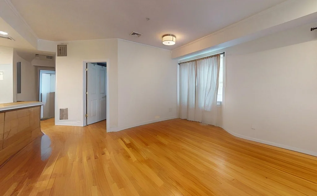 2 bed, 1 bath apartment for rent at 23 Lake Unit 2, Union Square — photo 4 of 10