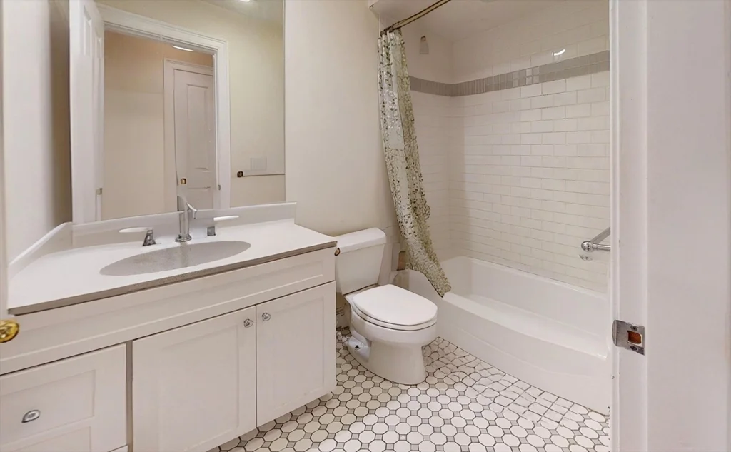 2 bed, 1 bath apartment for rent at 23 Lake Unit 2, Union Square — photo 10 of 10