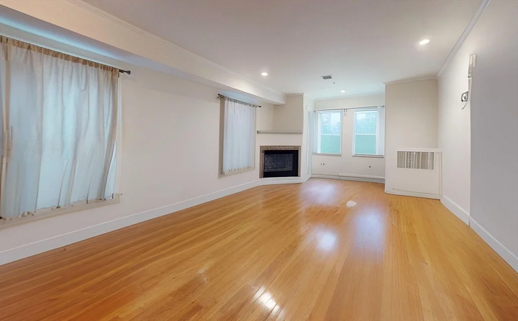 2 bed, 1 bath apartment for rent at 23 Lake Unit 2, Union Square — photo 3 of 10