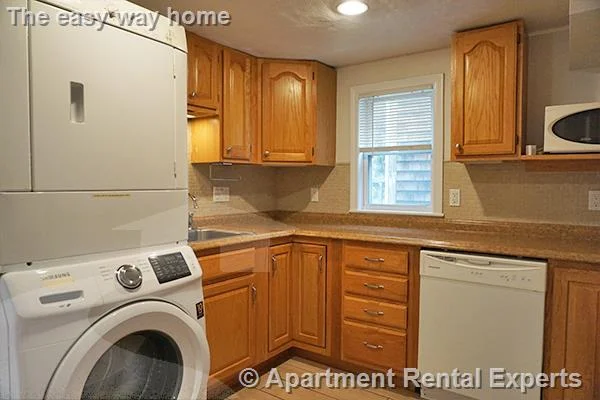 1 bed, 1 bath apartment for rent at 23 Lambert St Unit 1, East Cambridge — photo 2 of 8