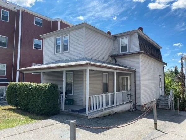 3 bed, 1 bath apartment for rent at 23 Lancaster St, Worcester — photo 1 of 3