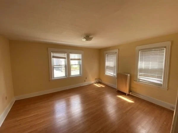 3 bed, 1 bath apartment for rent at 23 Lancaster St, Worcester — photo 2 of 3