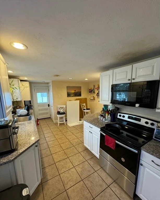 4 bed, 1 bath apartment for rent at 23 Laurel St Unit 1, Watertown — photo 9 of 17