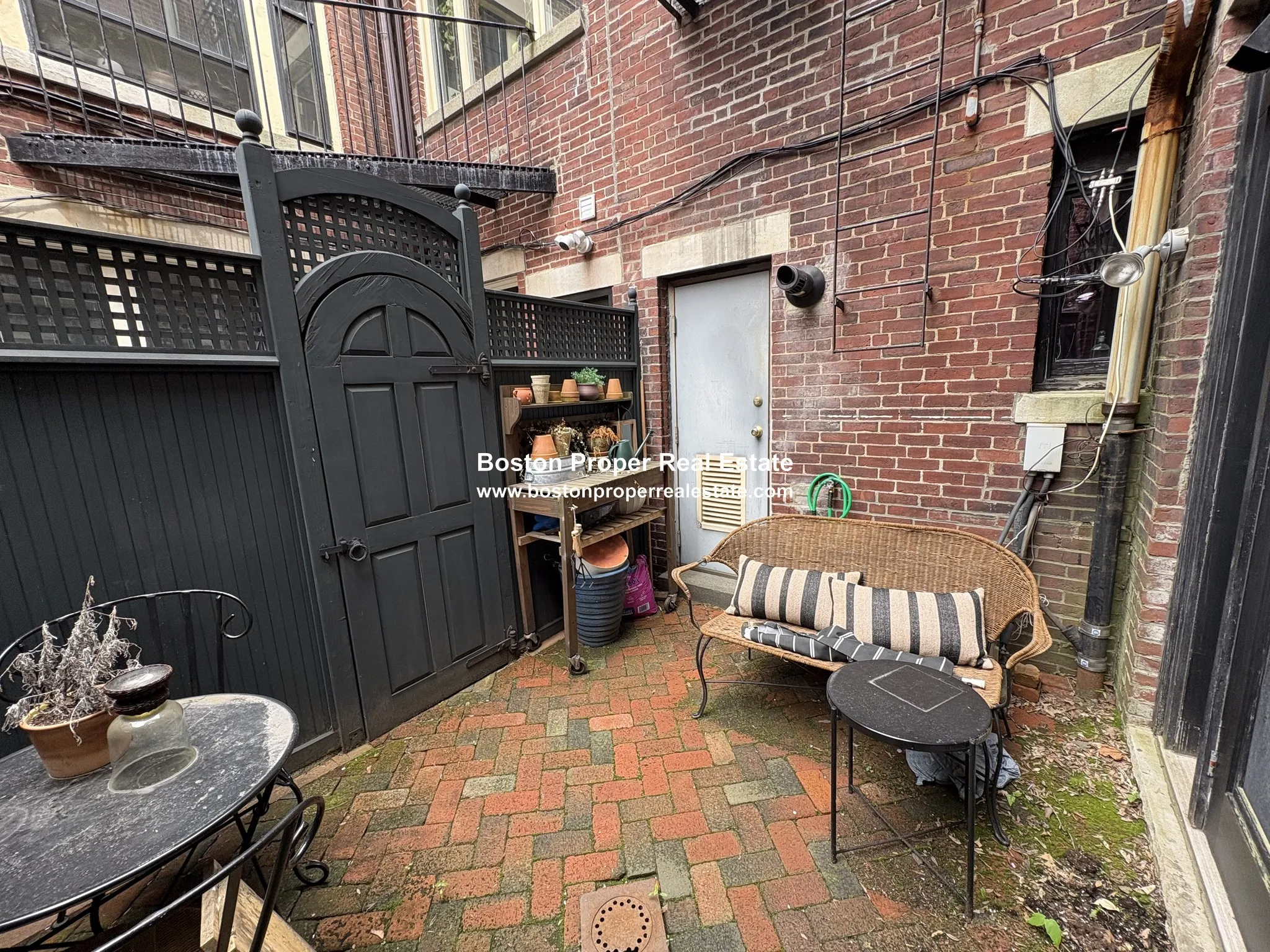 Studio bed, 1 bath apartment for rent at 23 Lime St Unit 1R, Beacon Hill — photo 1 of 11