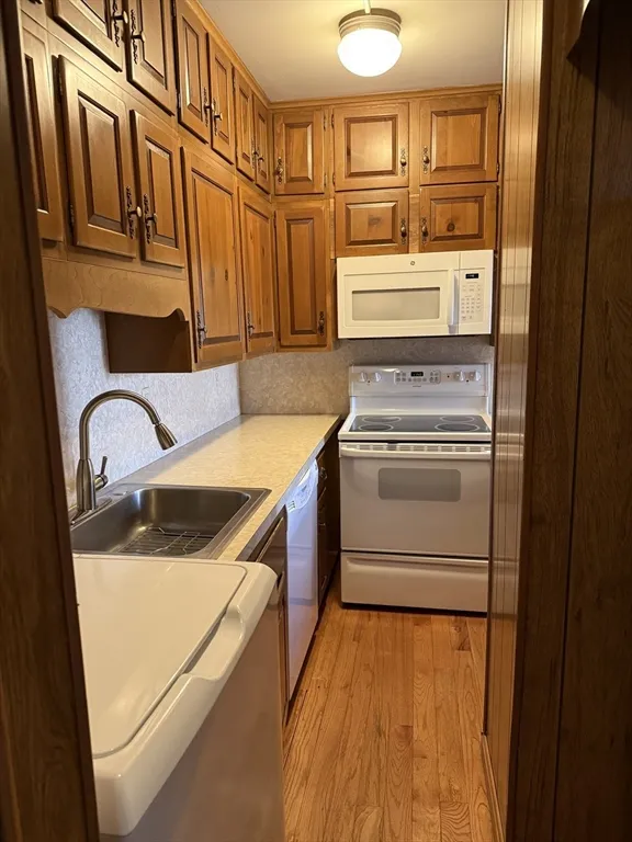 2 bed, 1 bath apartment for rent at 23 Liscomb St Unit 1, Worcester — photo 6 of 14