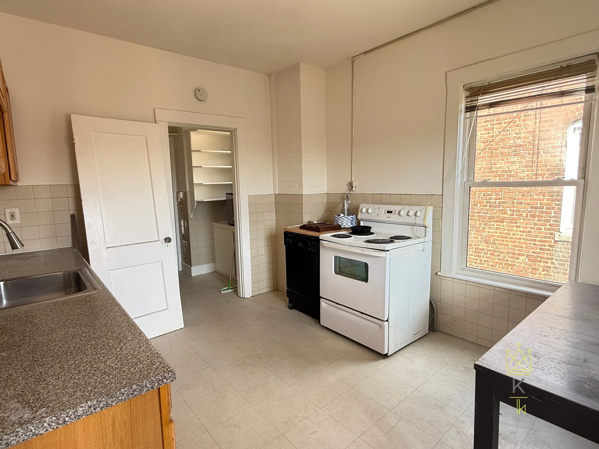 3 bed, 1 bath apartment for rent at 23 Long Ave Unit 03, Brighton — photo 7 of 8