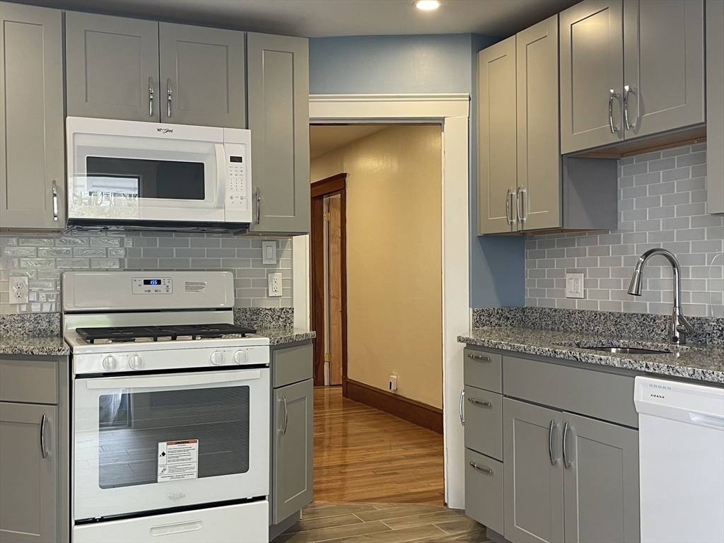 3 bed, 1 bath apartment for rent at 23 Lothrop Ave Unit 1, Milton — photo 4 of 14